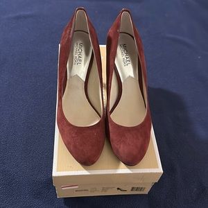 Michael Kors Dorothy Flex Suede Round Toe Pumps Brand New- Size 8.5- Merlot